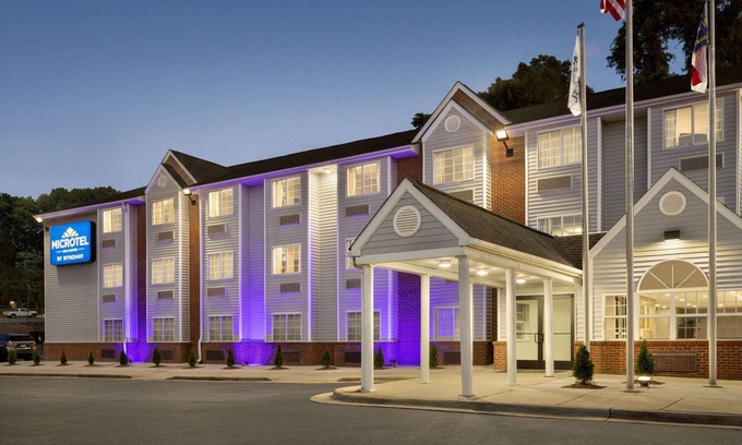 Southeast Raleigh Hotel | Cozy Microtel Inn & Suites Near Raleigh with Breakfast Included