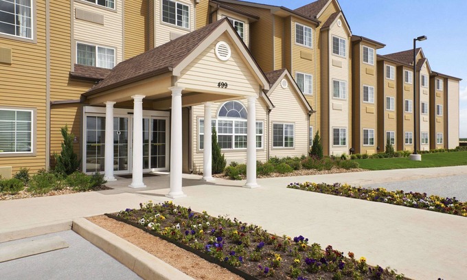Cotulla Hotel | Comfortable Stay at Microtel Inn & Suites in Cotulla