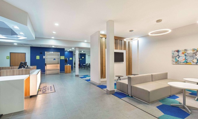 Opelika Hotel | Enjoy Family-Friendly Stays at Microtel Inn & Suites Opelika