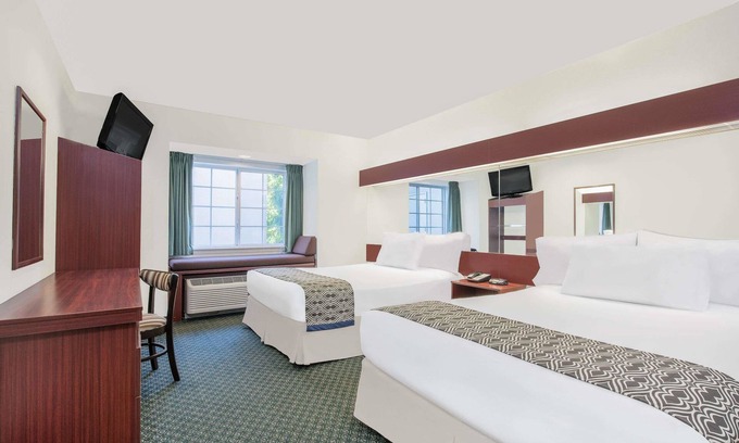 Hamburg Hotel | Convenient Microtel Inn & Suites in Hamburg with Breakfast