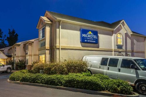 Auburn Hotel | Discover Comfort at Microtel Inn & Suites in Auburn