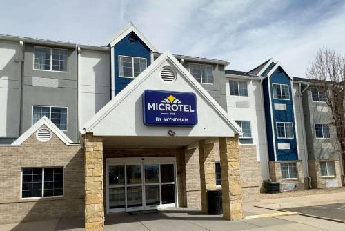 Dupont Hotel | Cozy Microtel Inn & Suites Near Denver Airport with Pets Welcome