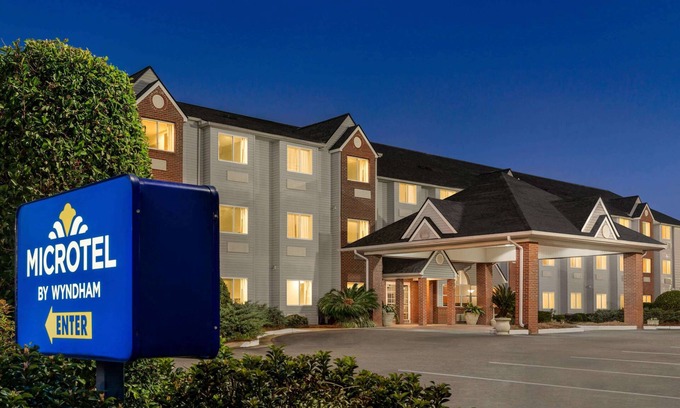 Tifton Hotel | Comfortable Stay at Microtel Inn & Suites in Tifton