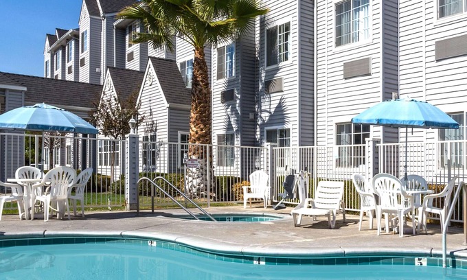 Ceres Hotel | Comfortable Microtel Inn & Suites with Pool and Restaurant