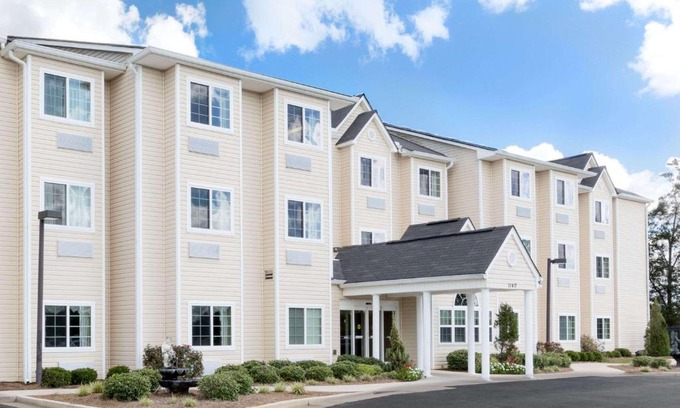 Ozark Hotel | Inviting Microtel Inn & Suites with Pool in Ozark