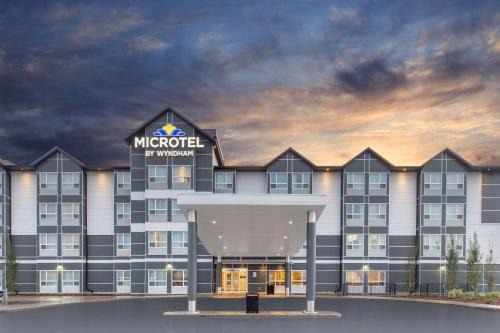 Fort McMurray Hotel | Pet-Friendly Microtel Inn & Suites in Fort McMurray