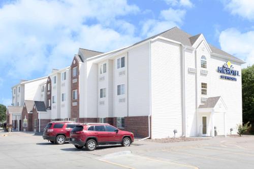 Kearney Hotel | Pet-Friendly Microtel Inn & Suites in Kearney - 8.5/10 Rating