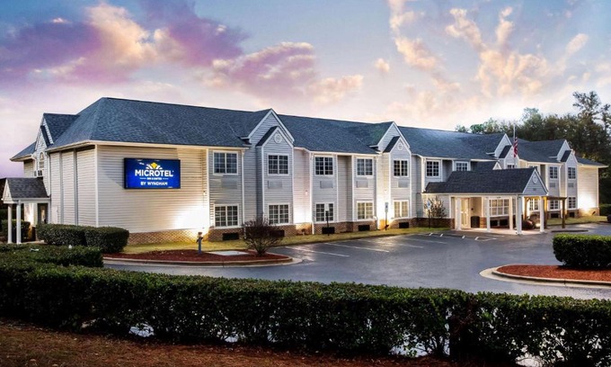Southern Pines Hotel | Comfortable Stay at Microtel Inn & Suites Southern Pines