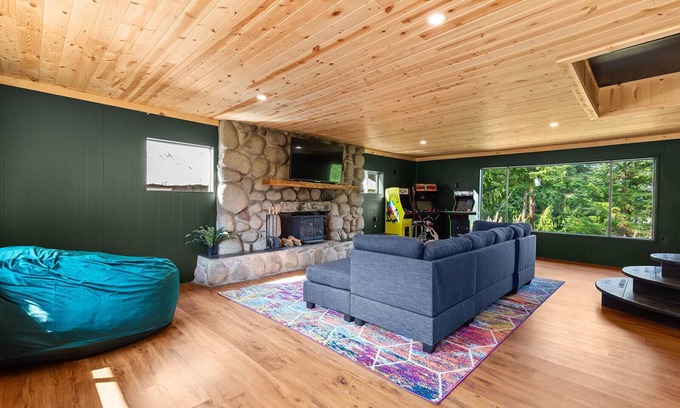 Lewis County Cabin | Inviting 4-BD Cabin with Game Room Near Rainier