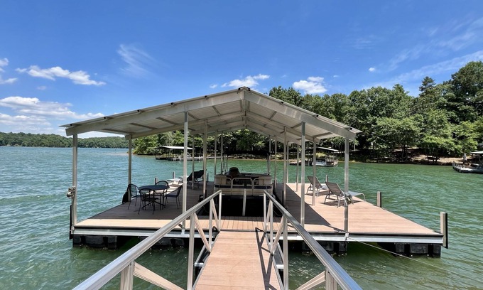 Reed Creek House | Serene 4 BR Lake Hartwell Retreat with Pool & Dock Access