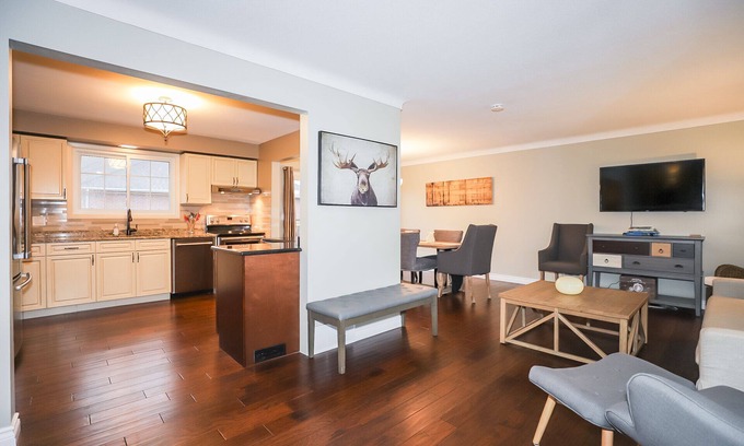 Historic Old Town House | Exceptional Mid-Century Cottage Near Old Town Niagara