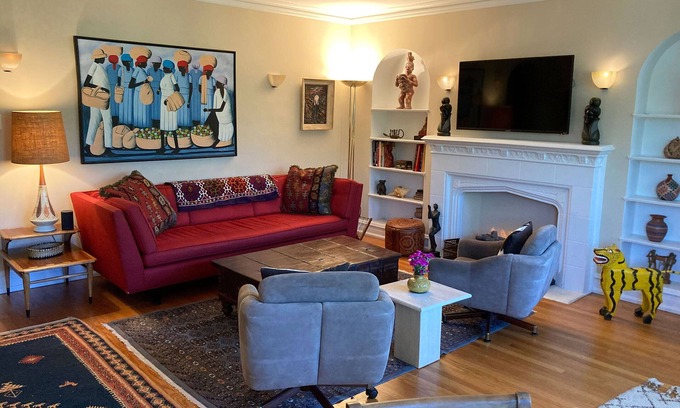 North Evanston Apartment | Exquisite Mid Century Apartment with Oceanfront Views