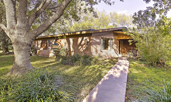 Brownsville House | Elegant Mid-Century Brownsville Home with Spacious Yard