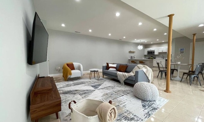 Chantilly House | Mid-Century Retreat with Kitchen & Sauna, Walk to Shops