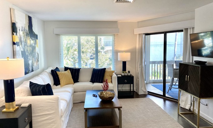 Isle of Palms Condo | Beach Chic Retreat with Pool Access & Ocean Views