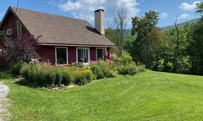 Windham House | Modern Chalet with Tennis Court & Breathtaking Catskill Views