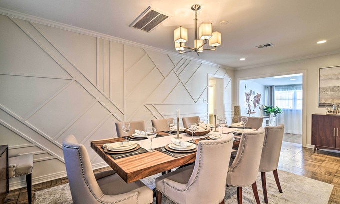 Lakeland House | Trendy Mid-Century Modern Retreat in Central Lakeland