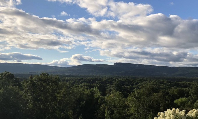 New Paltz House | Mid Century Modern House with Panoramic Mountain Views