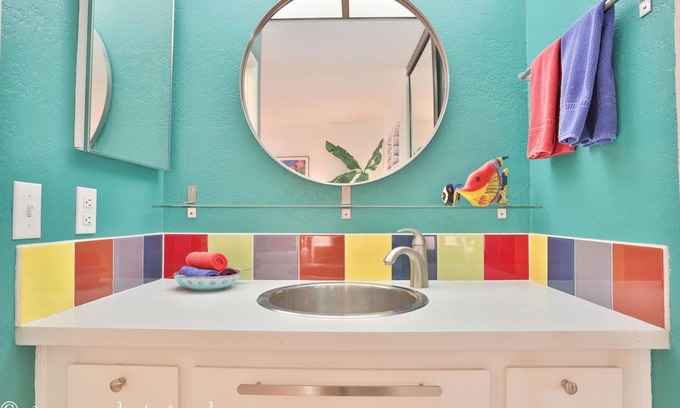 Indio Condo | Stylish Mid-Century Modern Retreat with Pool & Breakfast