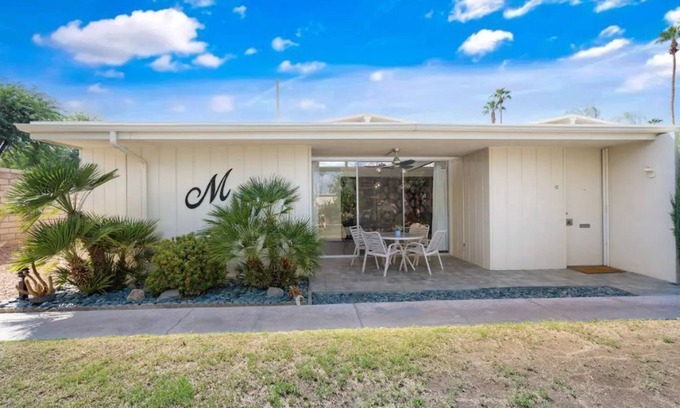 Palm Desert House | Mid Century Modern Palm Desert - Pool, Breakfast & Family-Friendly