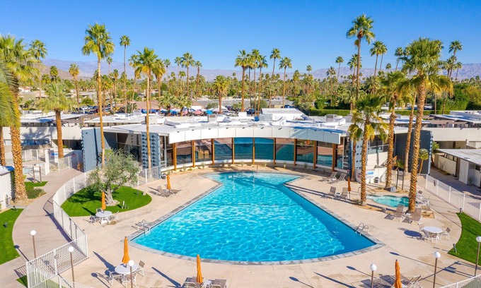 Twin Palms Condo | Mid Century Modern Villa Condo with Pool & Spa in Palm Springs
