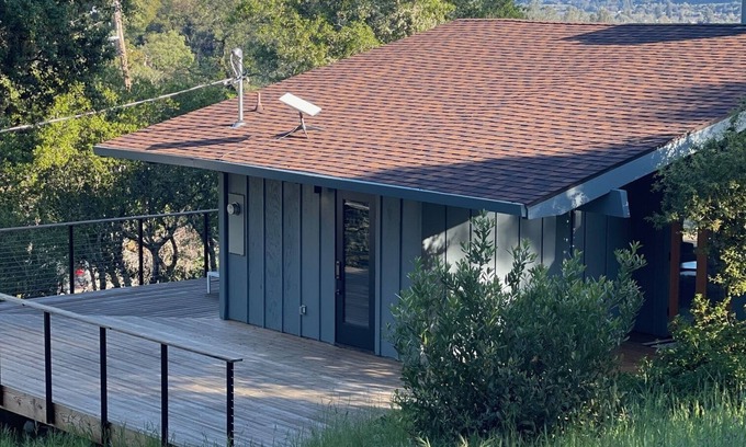 Geyserville House | Delightful Mid-century Wine Getaway for Families