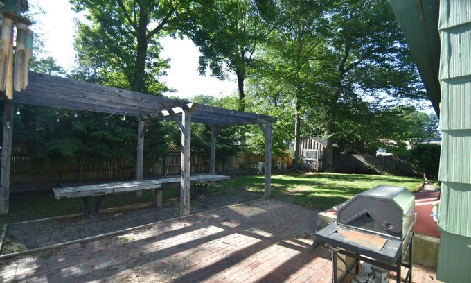 Topsham House | Pet-Friendly 3BR Home with Fenced Backyard - Guest Rated 10/10