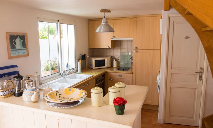 Le Bois-Plage-en-Re Cottage | Sunlit Mid Island Cottage with Scenic Ocean Views