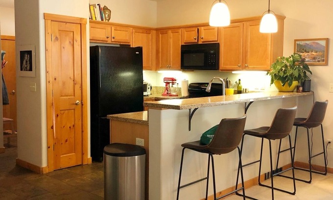 Truckee Condo | Ideal Mid-Term Rental with Pool and Pet-Friendly Amenities