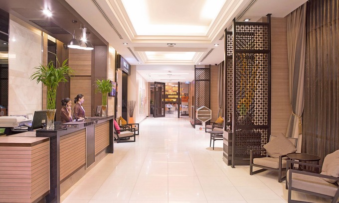 Bang Kra So Hotel | Discover Mida Hotel Ngamwongwan: A Family-Friendly Retreat