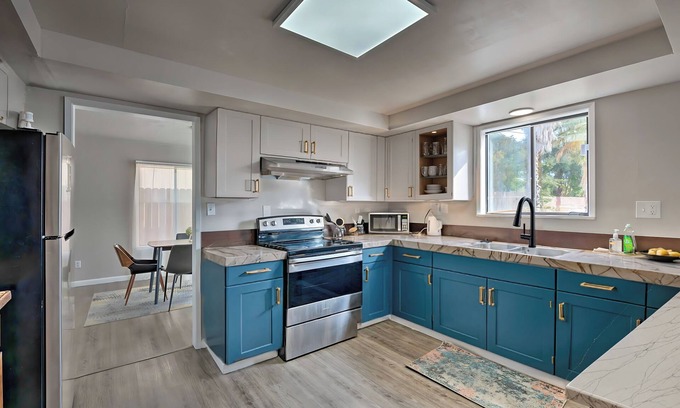 Sacramento House | Midcentury McMansion on 1 acre lot with Palm trees view