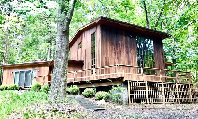 New Paltz House | Exceptional Midcentury Modern Cabin in the Woods Near NYC