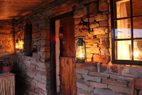 Karoo Hoogland Bed & Breakfast | Cozy Stay at Middelfontein Farm with Hot Tub & Breakfast