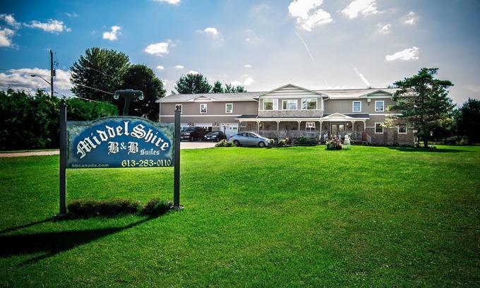 Merrickville-Wolford House | Middelshire: Premier 10-Bedroom Retreat in Eastern Ontario