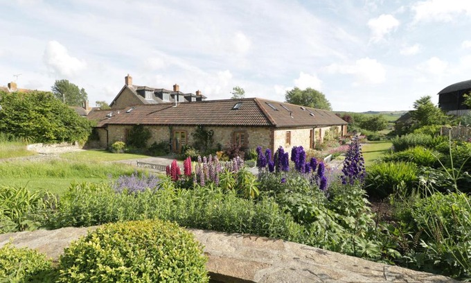 Littlebredy House | Experience Middle Farm Annex: Child-Friendly 5-Star Retreat
