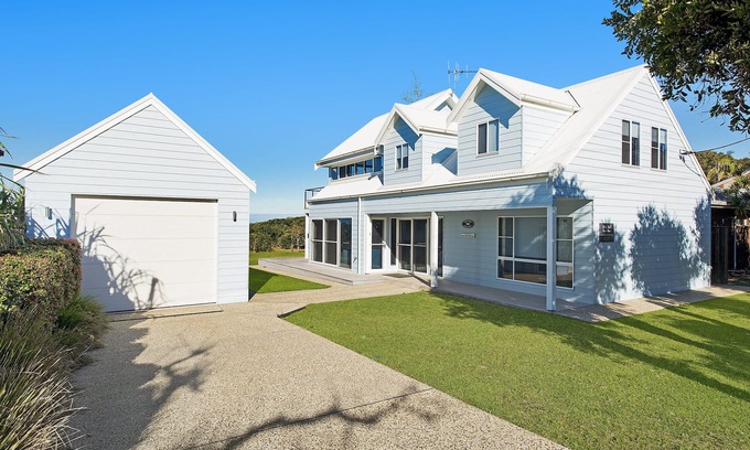 Lake Cathie House | Experience Middle Rock Beach House: Oceanfront Bliss Awaits