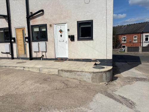 Chesterfield Apartment | Guest Rated Middlecroft: Pet & Child Friendly Retreat