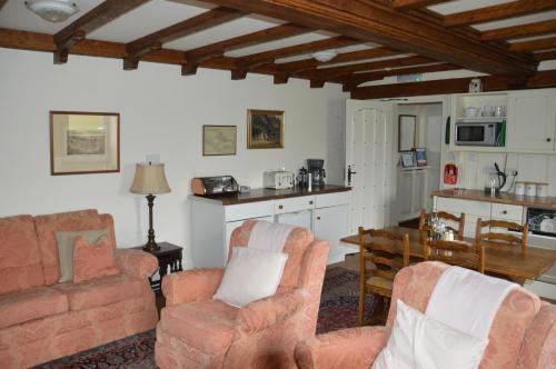 Pickering House | Experience Middlehead Cottages with Ocean Views and Hot Tub