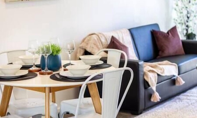 Upper Riccarton House | Inviting Middleton Park: Family-Friendly Retreat in Riccarton