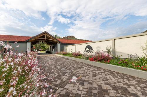 Midgard Cabin | Midgard: Family-Friendly Stay with Pool & Great Ratings