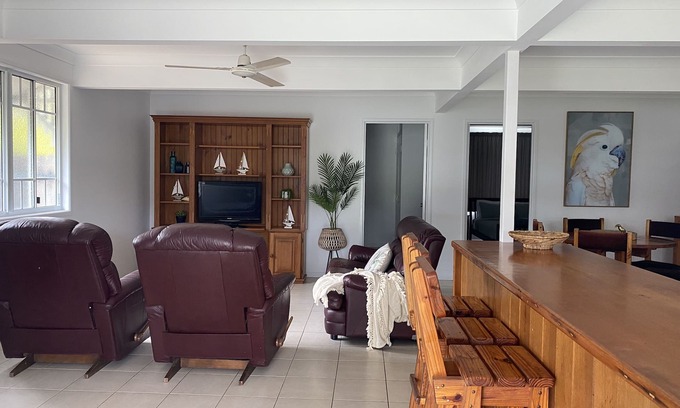 Midgeton Apartment | Oceanbreeze at Midge Point: Relaxing Oceanfront Retreat