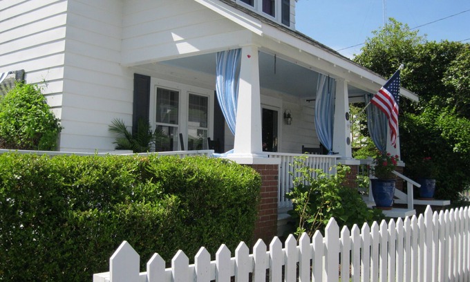Historic Downtown Manteo House | Pet-Friendly Retreat at Midgett House, Old Town Manteo