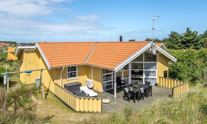 Haurvig House | Oceanfront Retreat: "Midja" Just 800m from the Sea