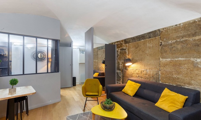 Terreaux - Bat d'argent Apartment | Modern Midoon Guest Apartment in Downtown Lyon with Kitchen