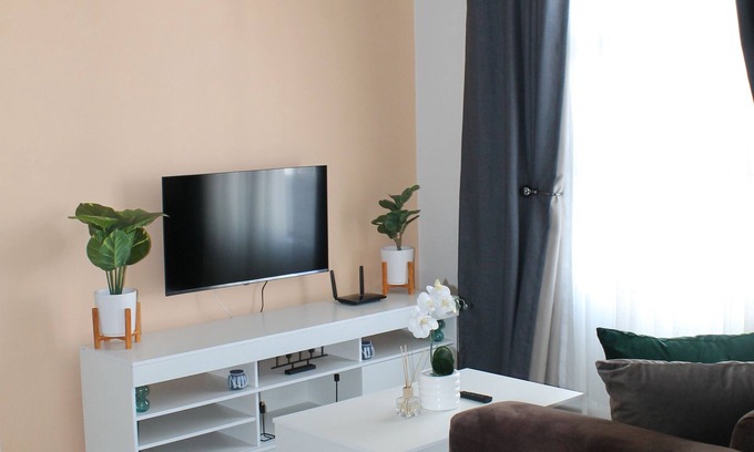 Greater Johannesburg Metropolitan Area Apartment | Convenient Stay Near Carlswald Lifestyle Shopping Center