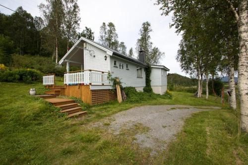 Lenvik Cabin | Discover Midt Troms Perle: Top-Rated with Hot Tub Access