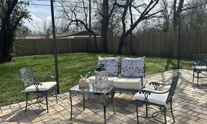 Waco House | Bright and Private Cottage Rental in Waco's Heart