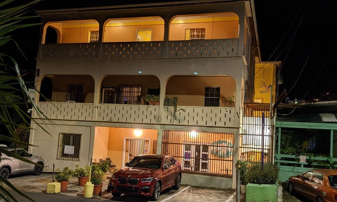 Estate Kings Quarter House | Midtown Guest House: Ocean View & Family-Friendly Retreat