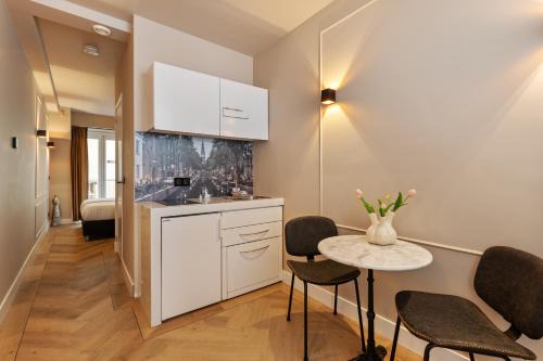 Amsterdam West Apartment | Budget-Friendly Midtown Hotel Twin Studio for Your Stay