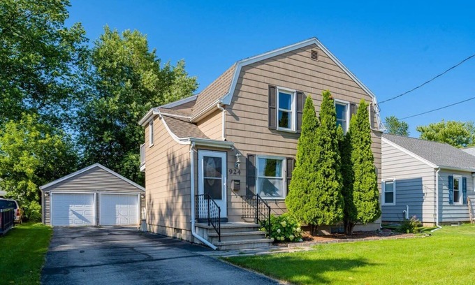 Appleton House | Cozy Midtown Mainstay: Pet-Friendly with Top Amenities